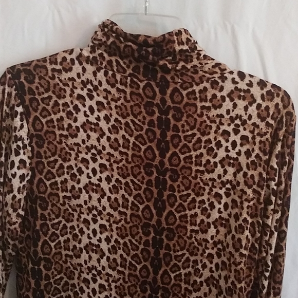 Top - Picture 2 of 2